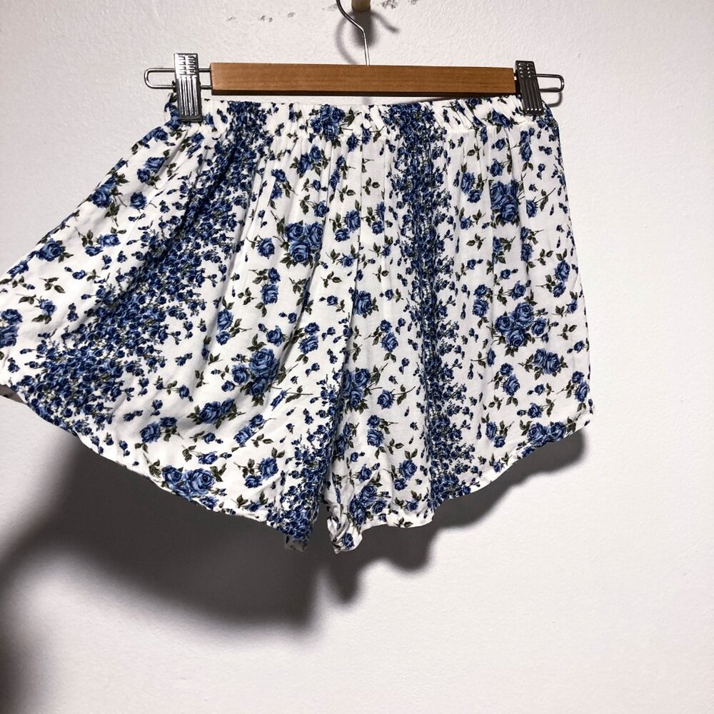 Brandy Melville Blue Floral Shorts - Picture 7 of 12